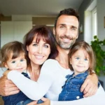 Cette famille de 4 personnes vit dans 15m² et économise 2000€ par mois : leur secret va vous choquer !